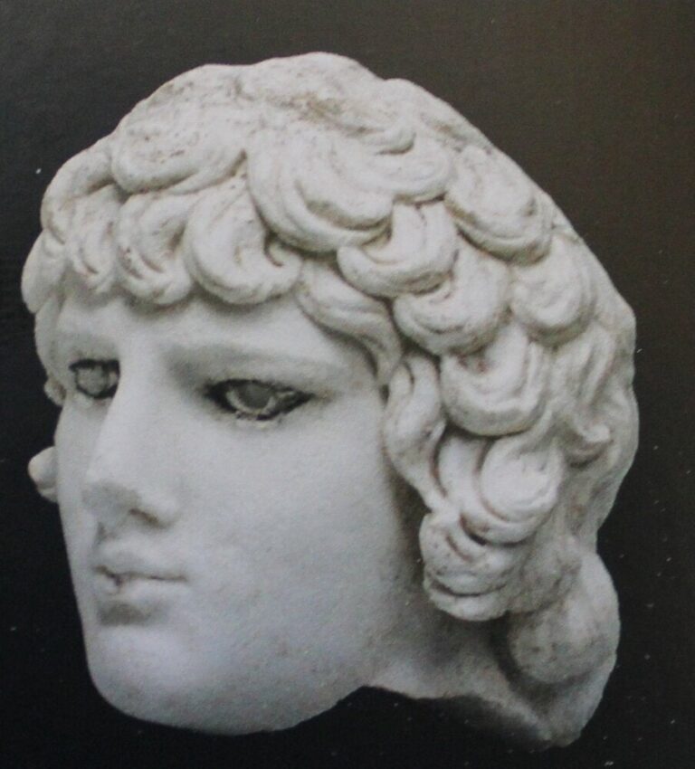 Αντίνοος της Νικόπολης, βρέθηκε στον Οίκο του Γεωργίου Εκδίκου